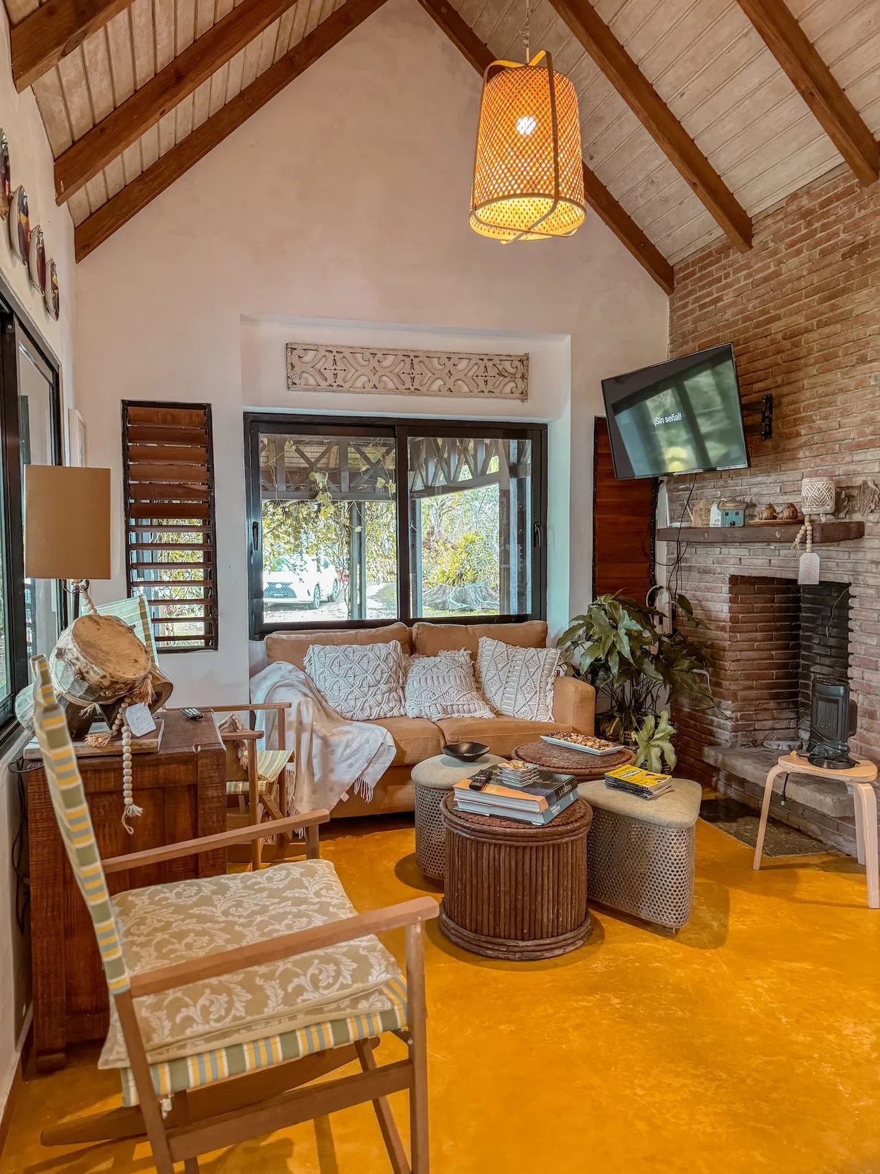 Rincones · Sala con chimenea